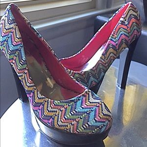 CLEARANCE NEW platform fabric heels Size 9 BEST $